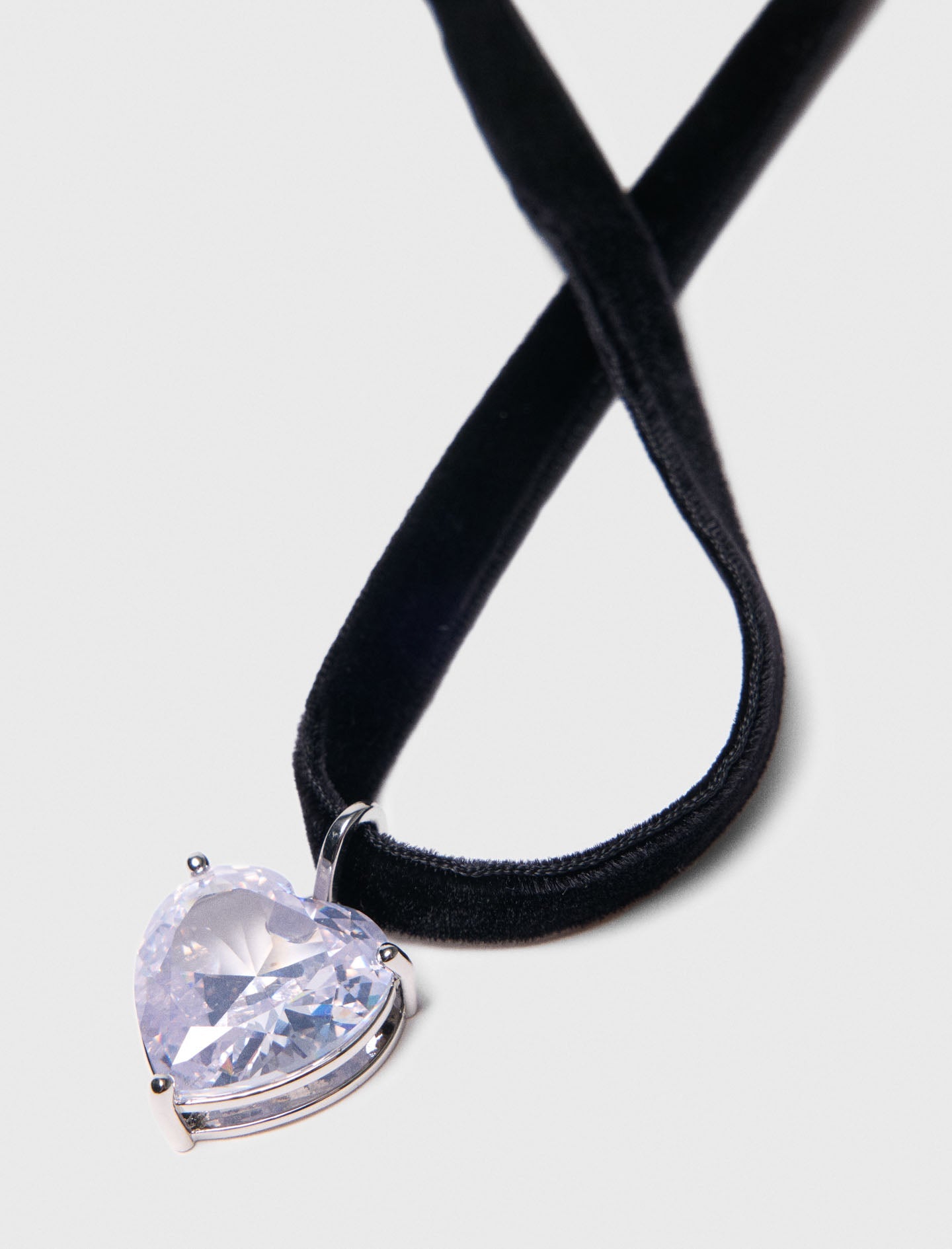 Heart necklace with velvet cord Black