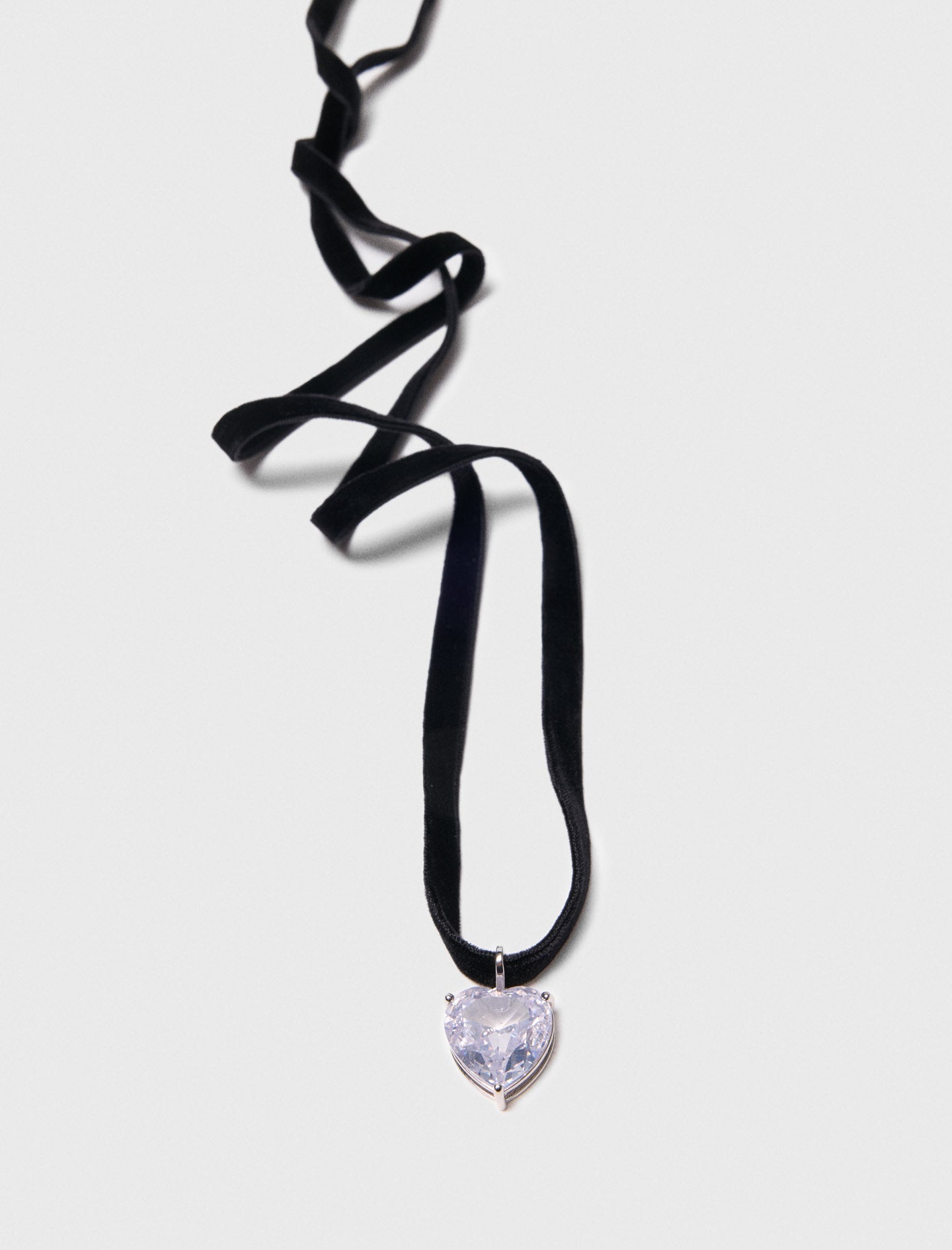 Heart necklace with velvet cord Black