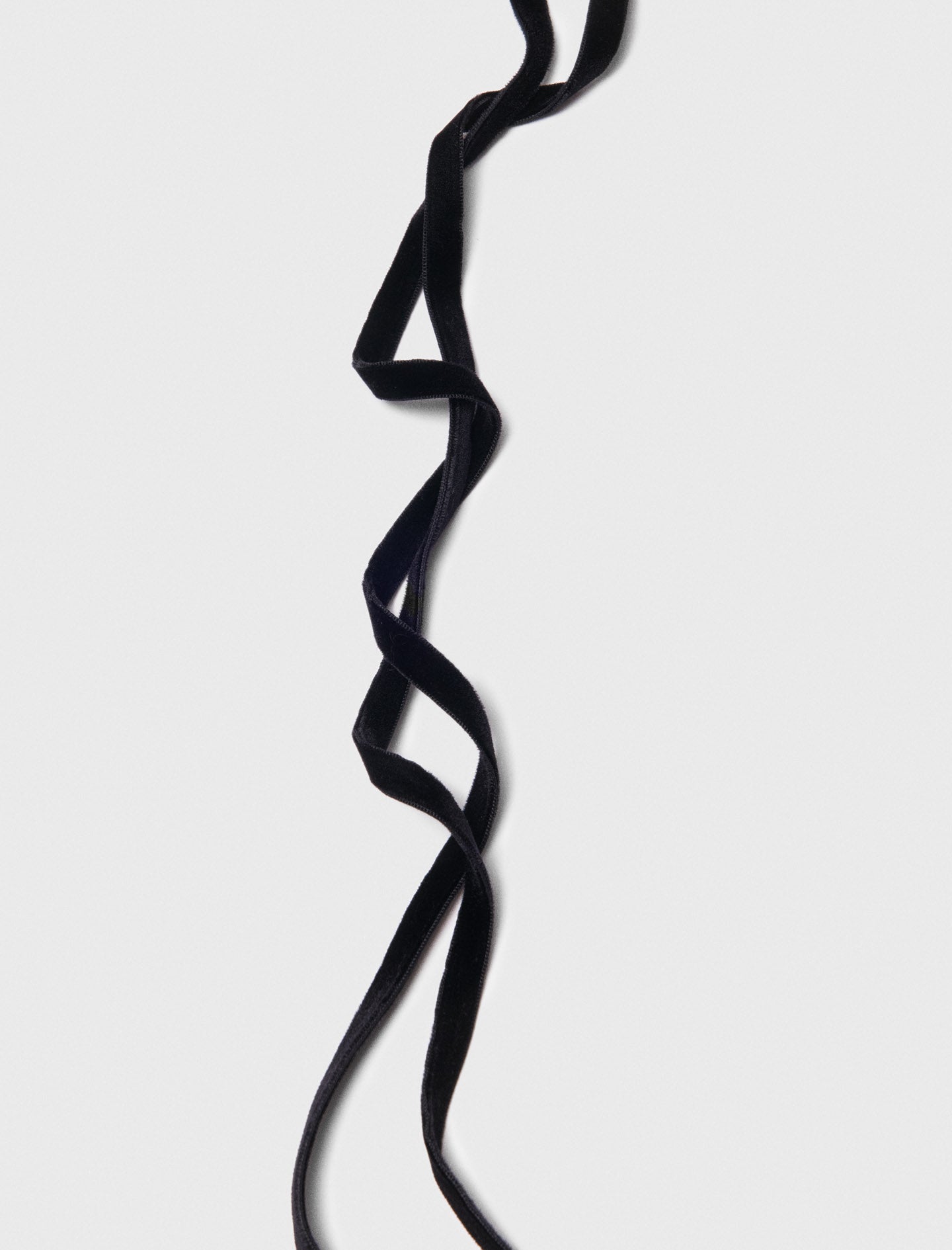 Heart necklace with velvet cord Black