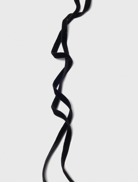 Heart necklace with velvet cord Black