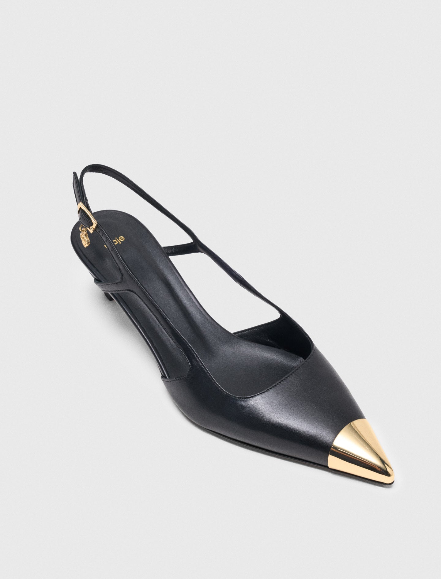 Smooth leather slingback pumps