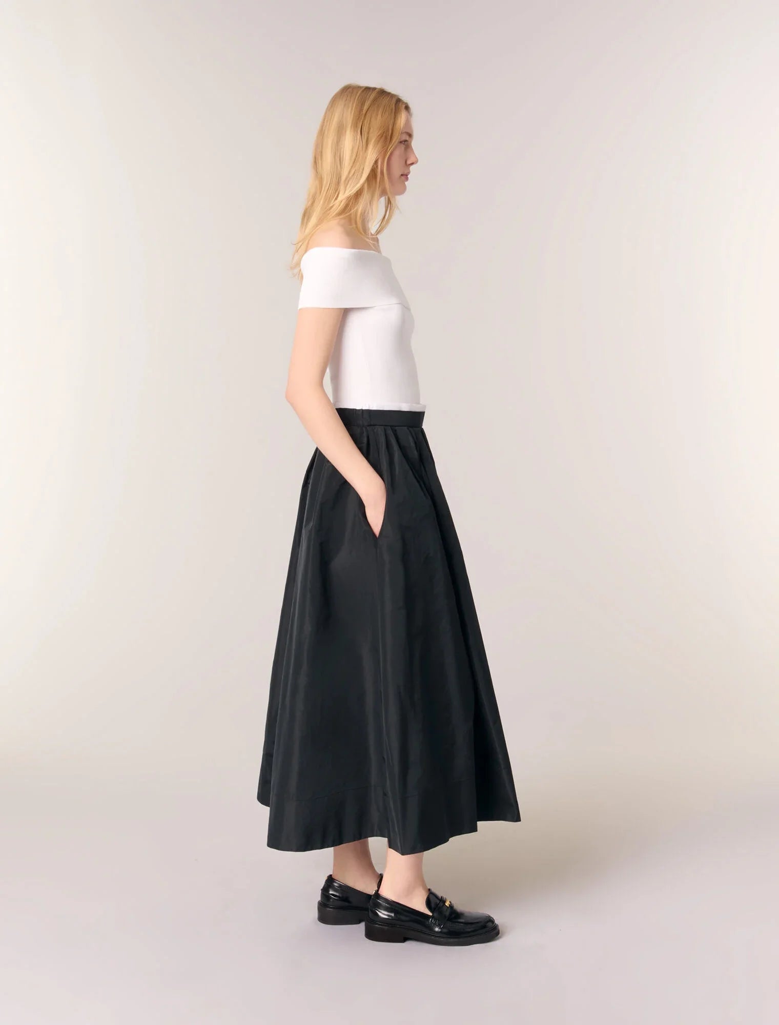 Black-Long skirt with contrast waistband