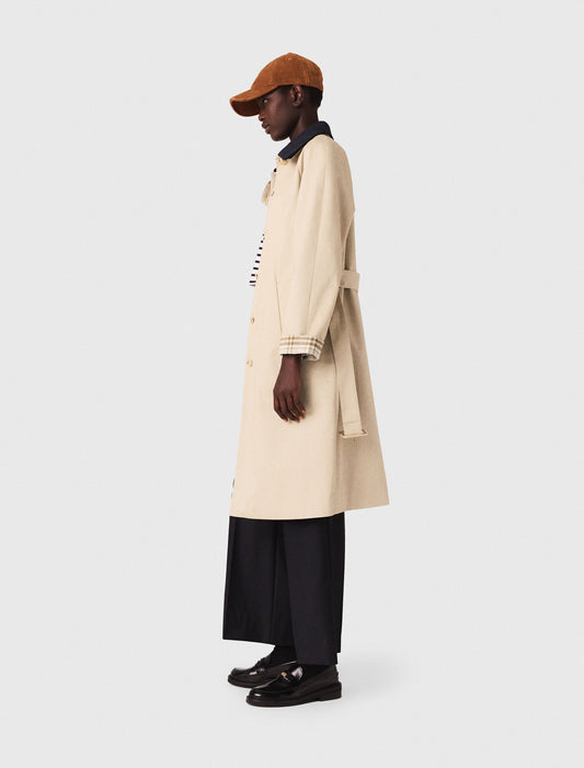 Contrast sleeve and collar trench