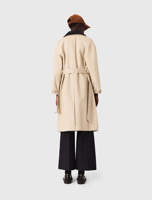 Contrast sleeve and collar trench