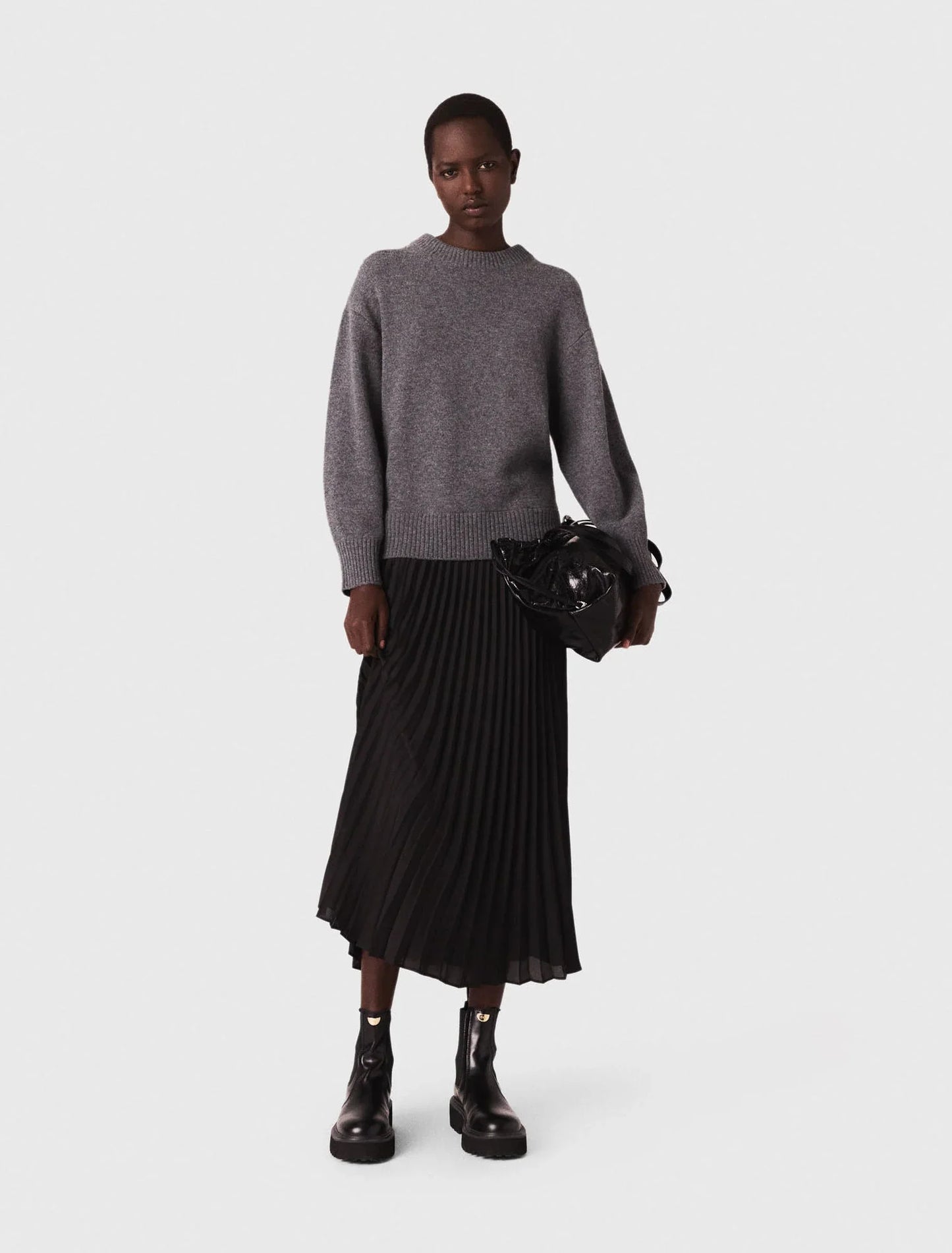 فستان ماكسي باللون الرمادي والأسود