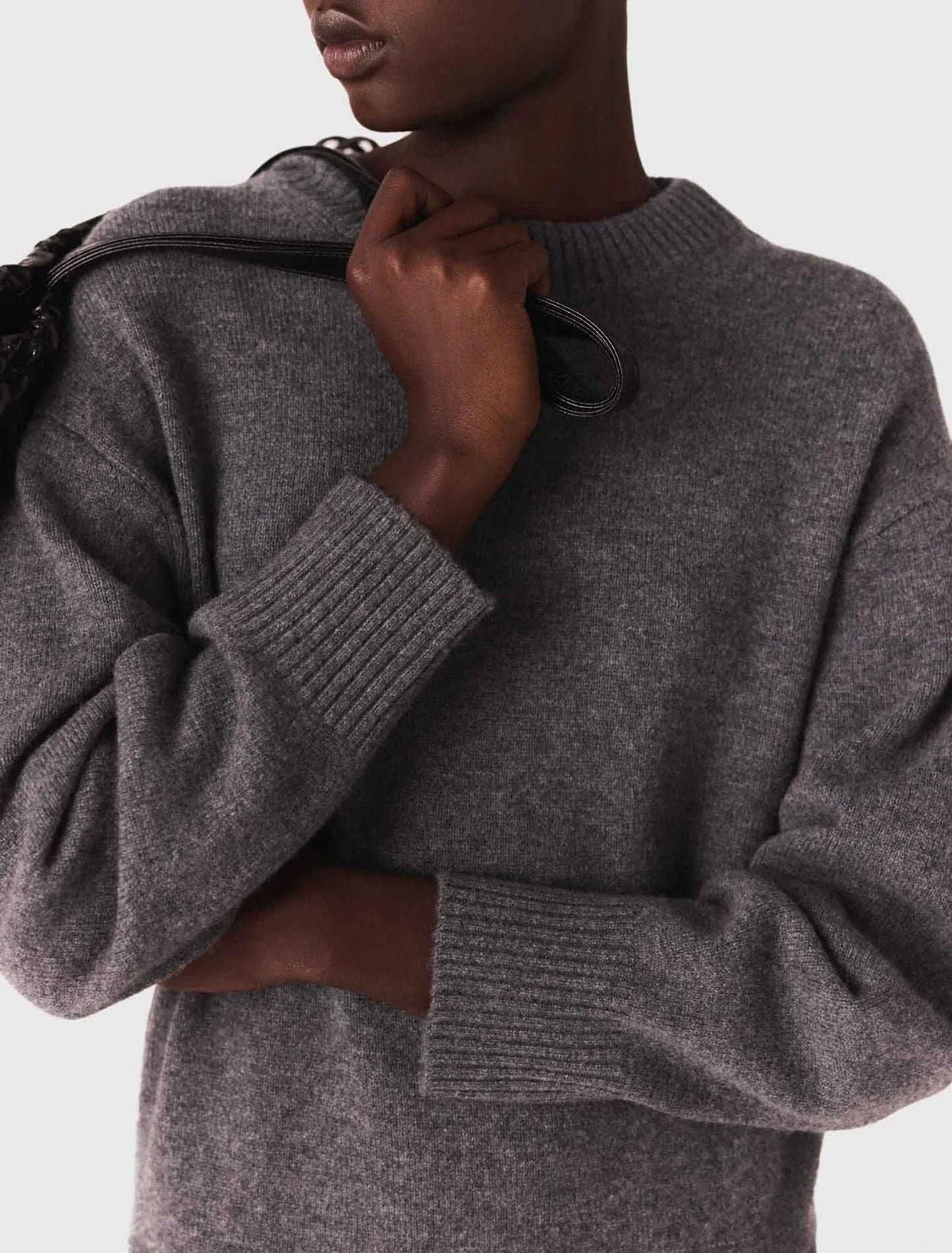 فستان ماكسي باللون الرمادي والأسود