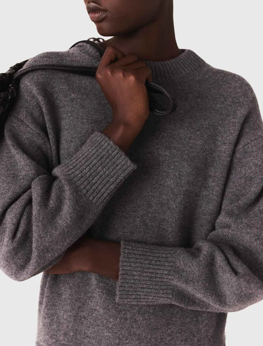 فستان ماكسي باللون الرمادي والأسود