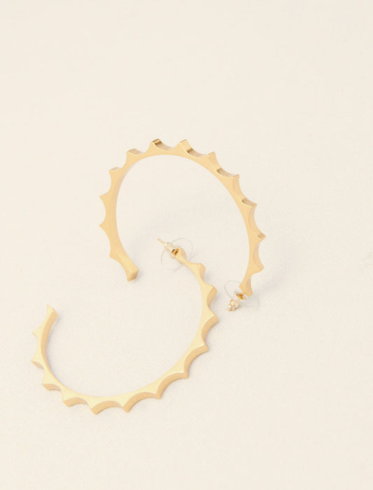 Gold-Gold tapered metal hoop earrings
