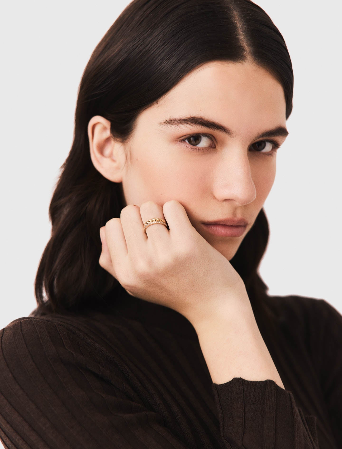Twisted gold rhinestone ring Gold