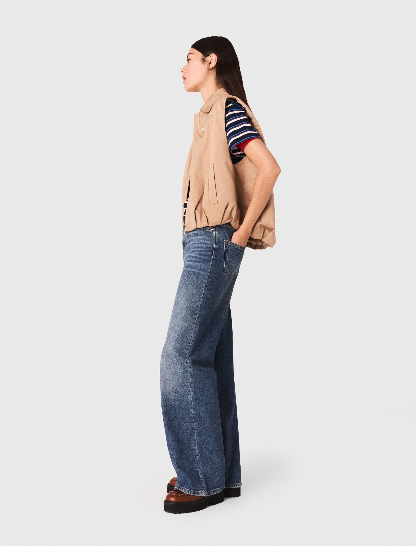 Sleeveless jacket
