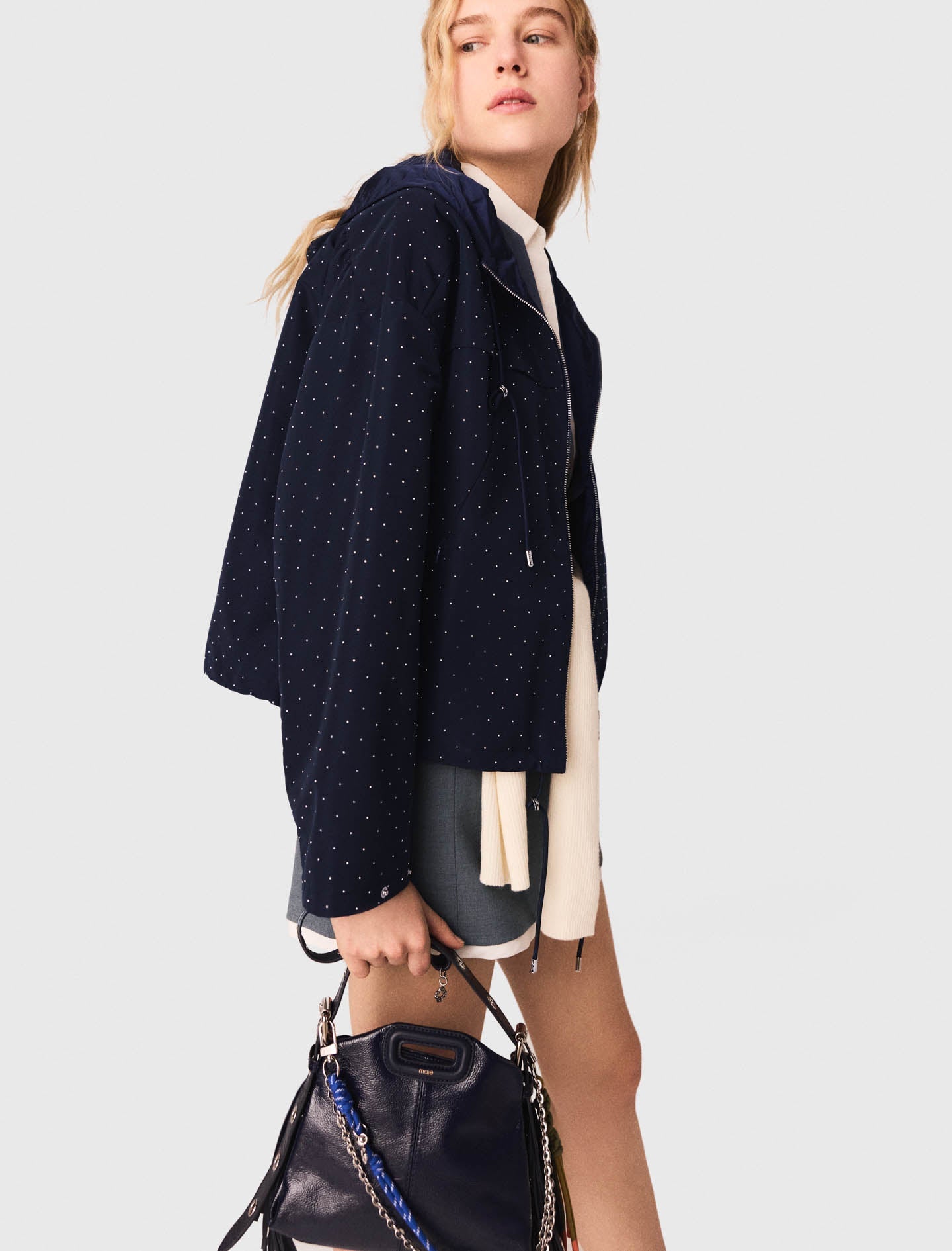 جاكيت مزينة بأحجار الراين بغطاء رأس