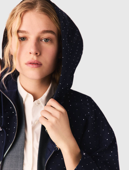 جاكيت مزينة بأحجار الراين بغطاء رأس