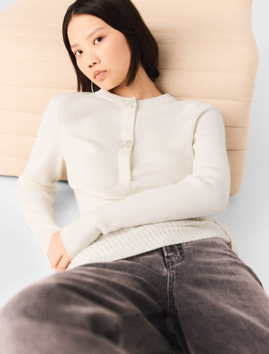 كارديغان بأزرار على شكل فيونكا لون بيج