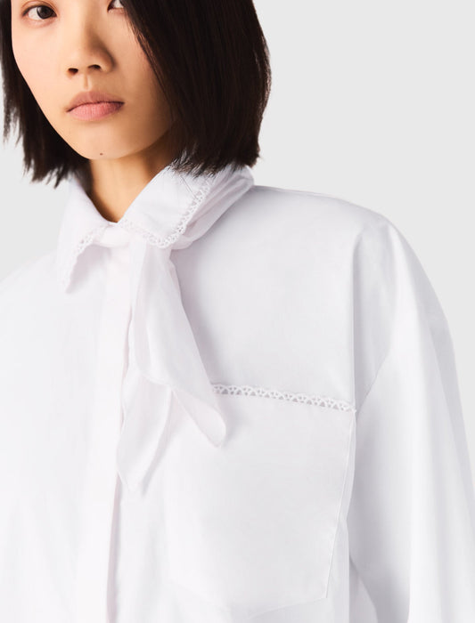 قميص أبيض بياقة كروشيه
