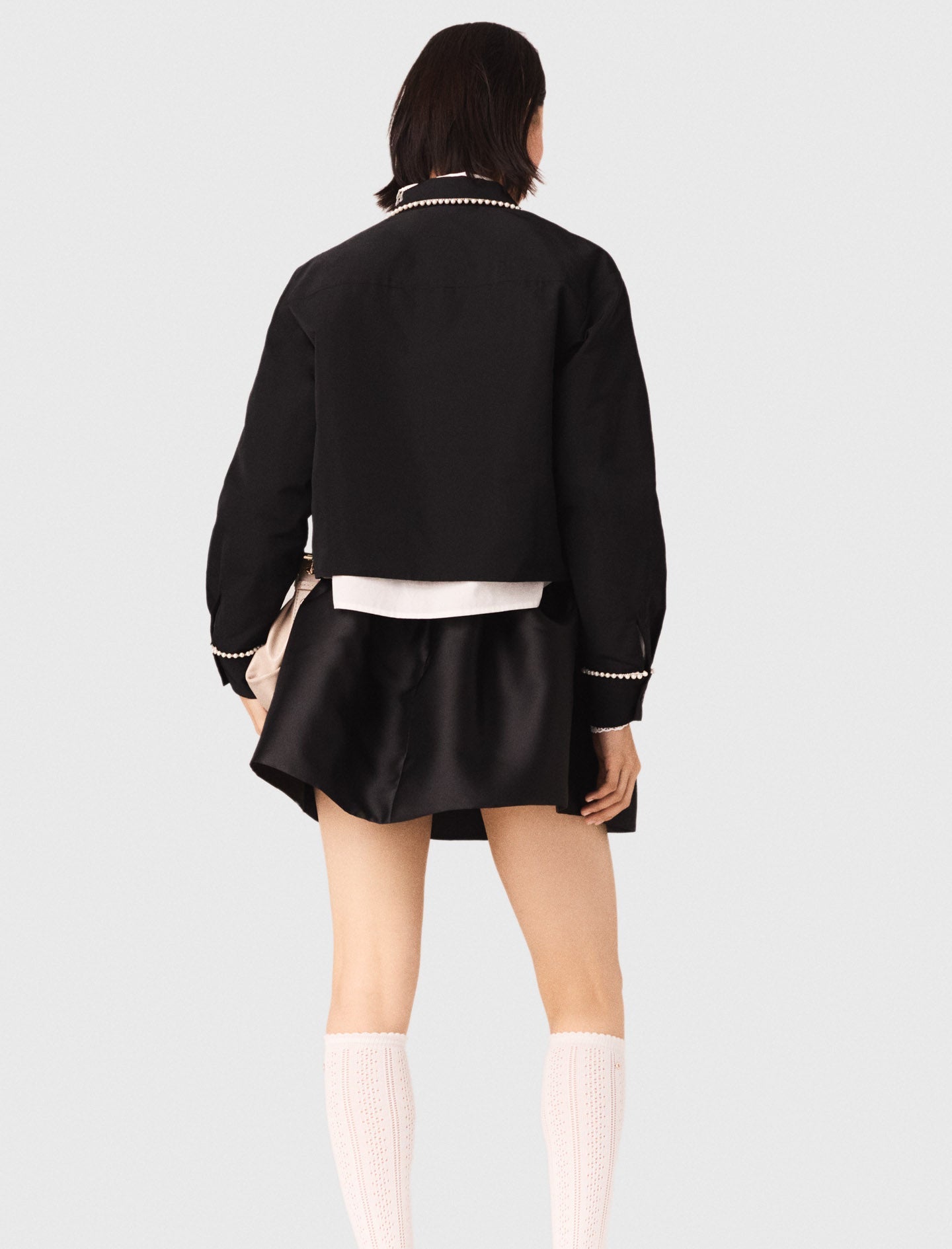 قميص أسود قصير