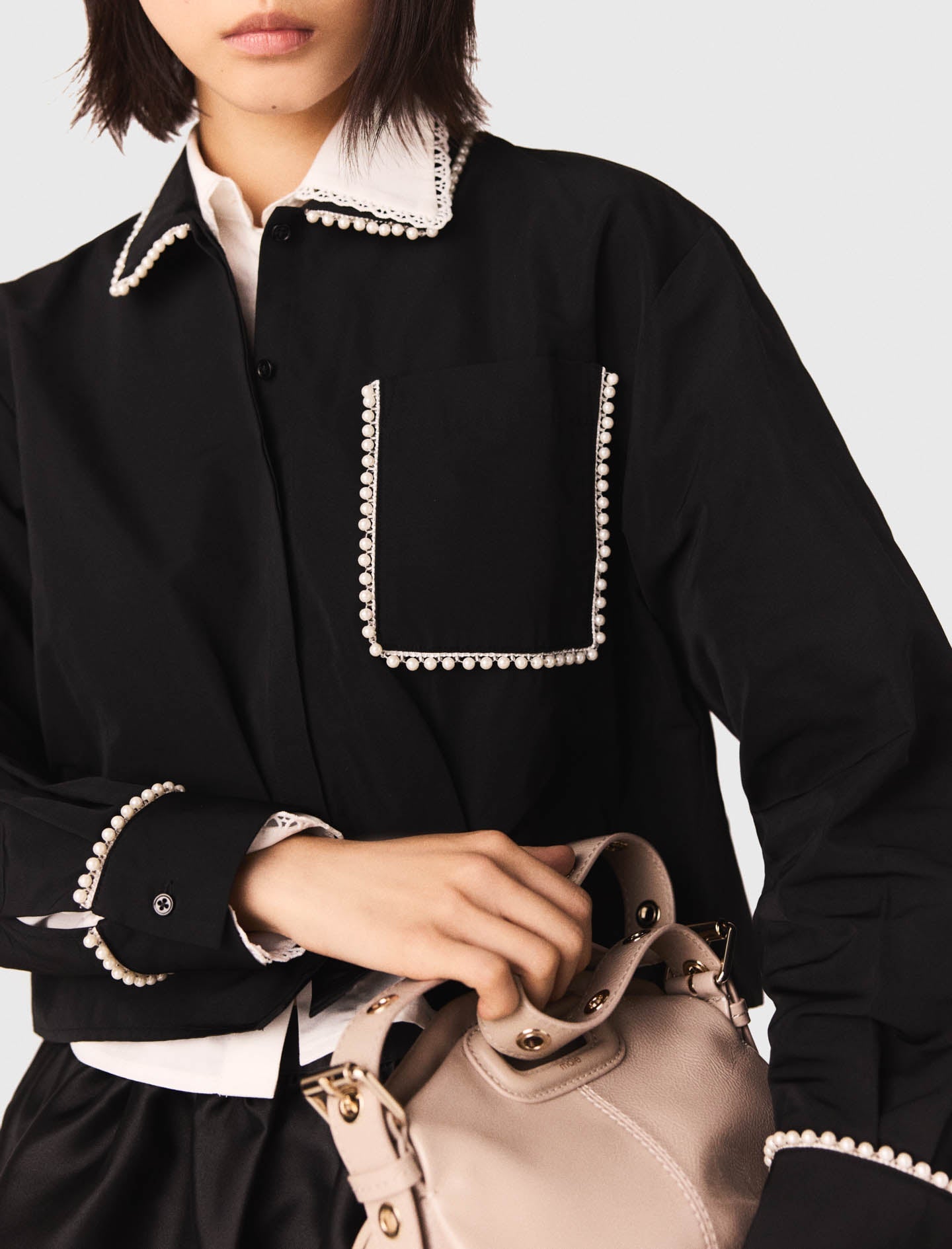 قميص أسود قصير