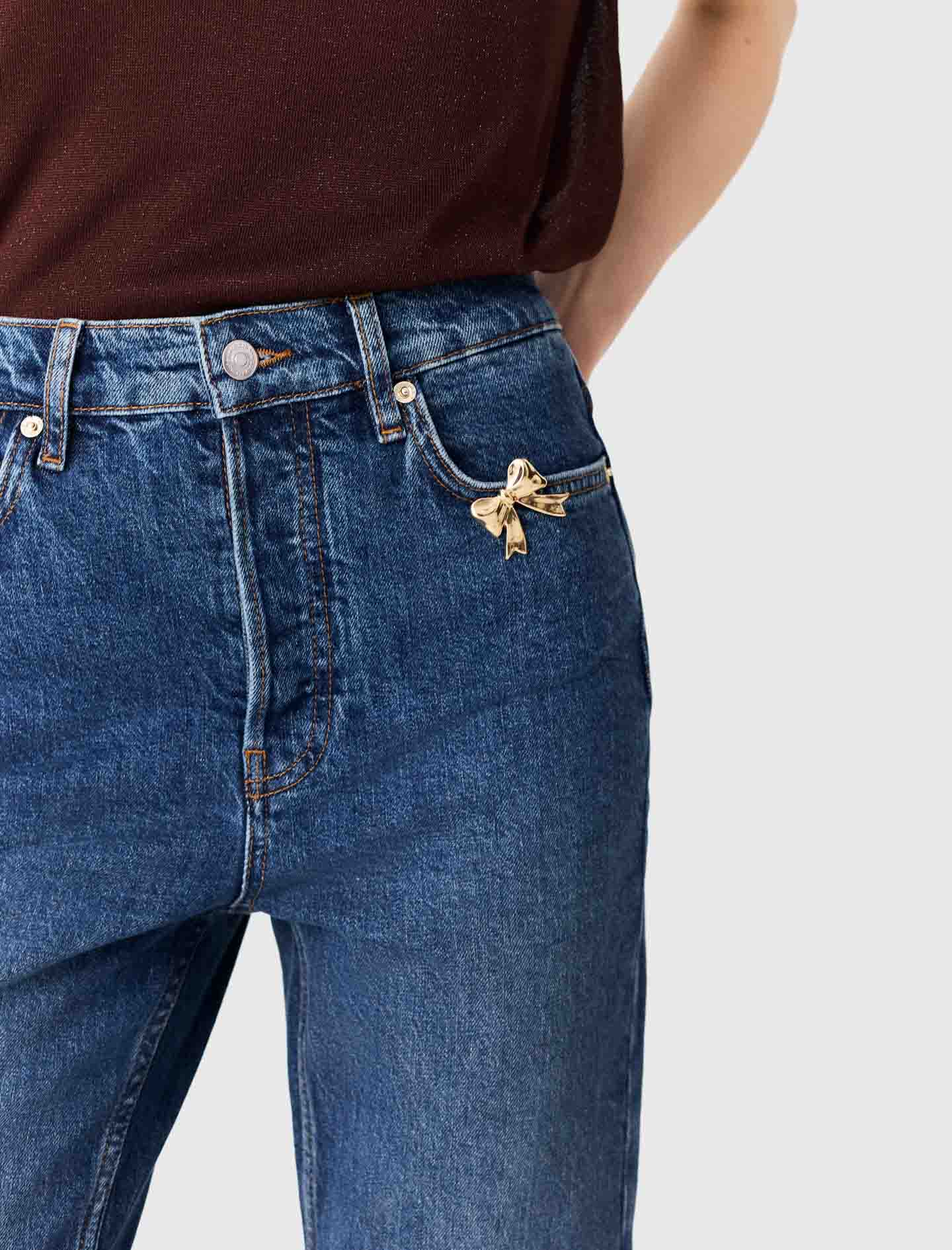 Skinny jeans with brooch Blue