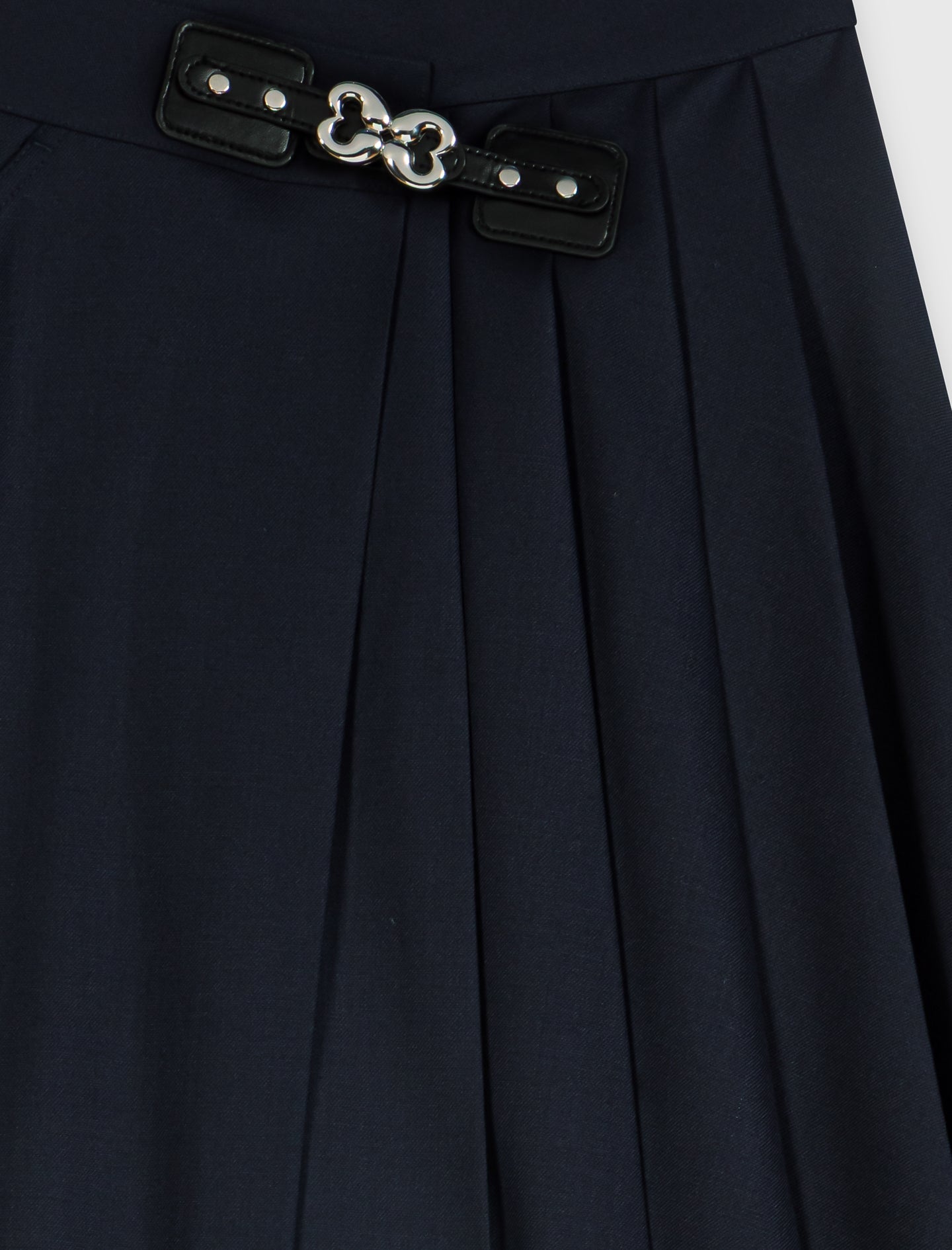 Long pleated skirt with buckle Navy