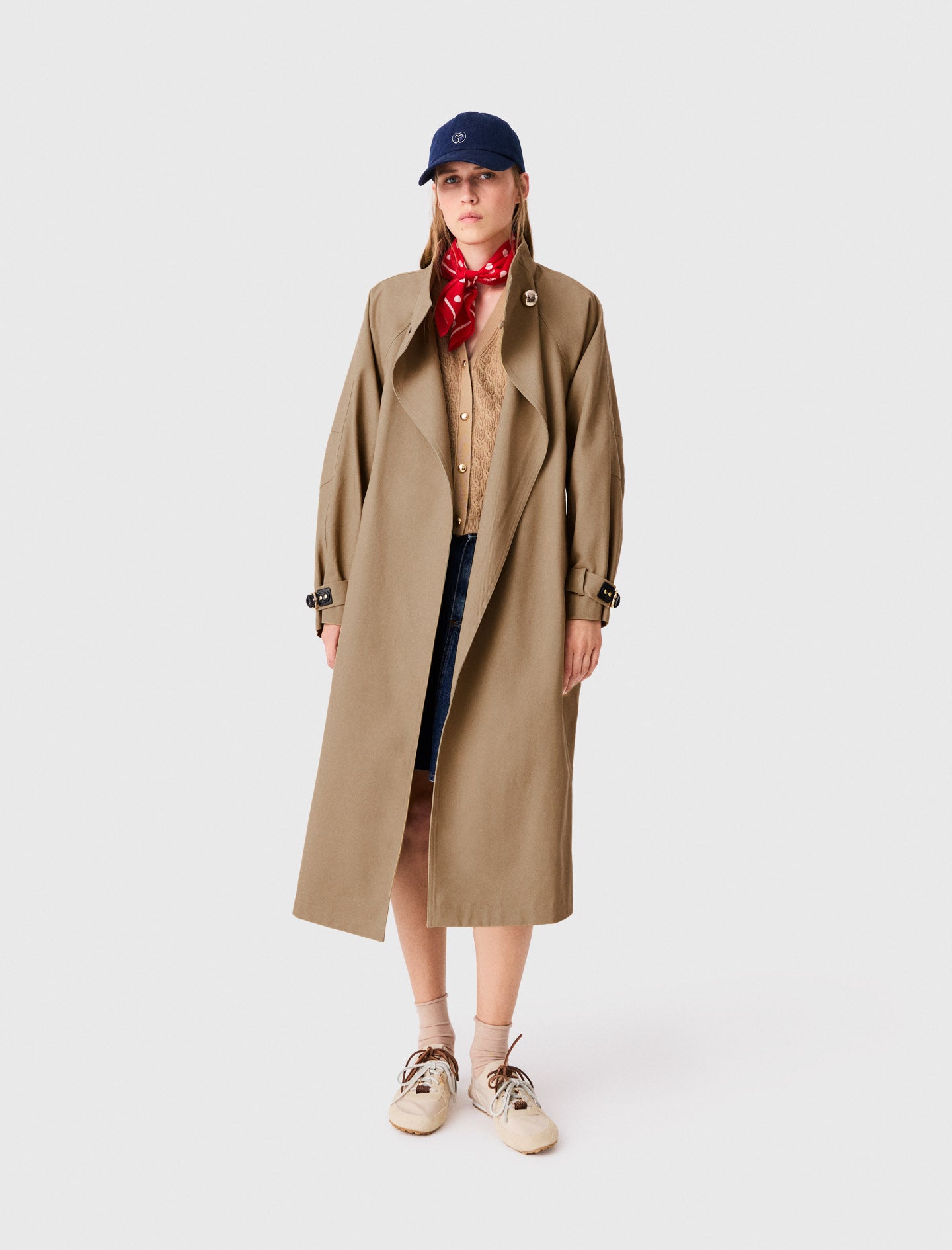 Long belted trench, gold buttons Beige