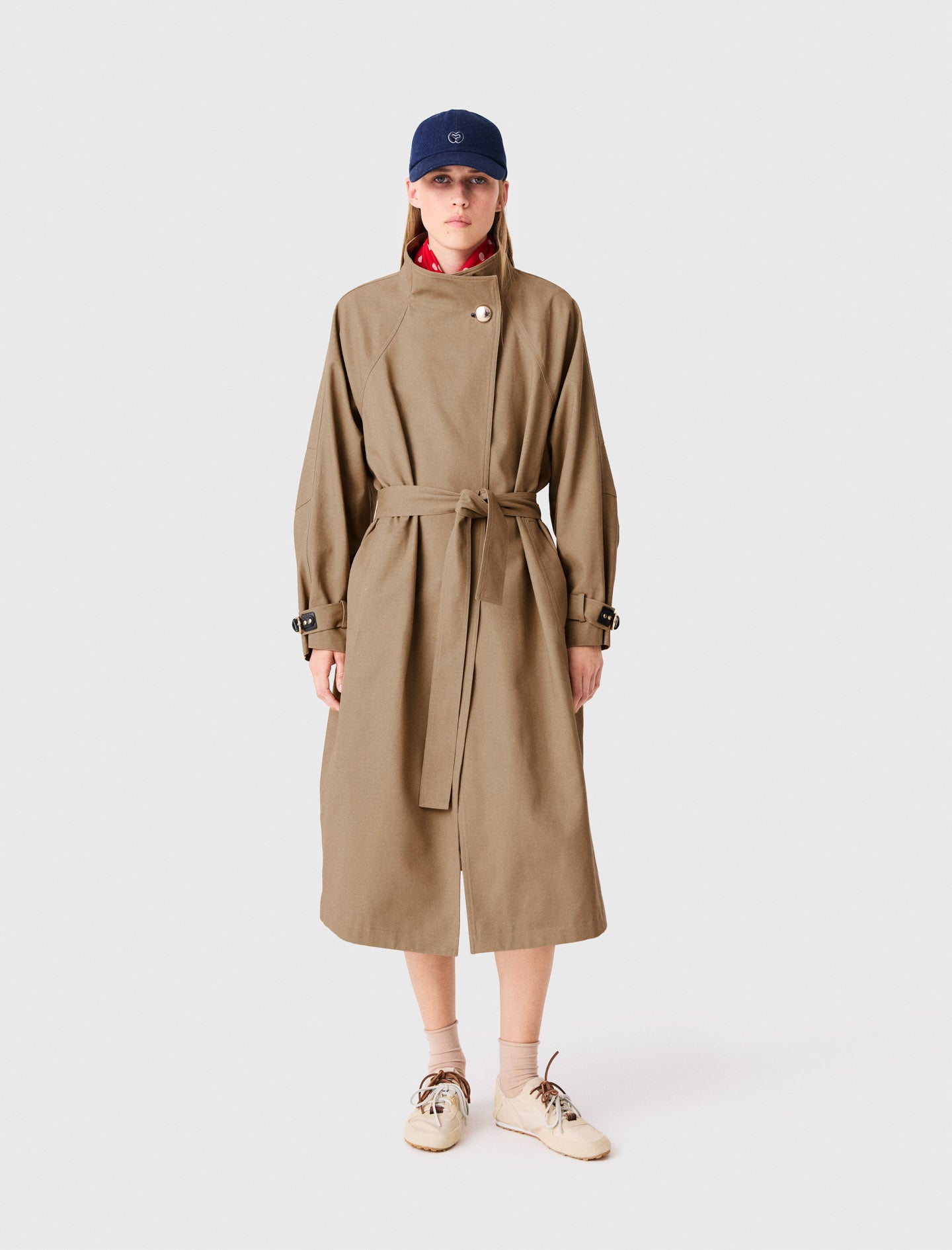 Long belted trench, gold buttons Beige