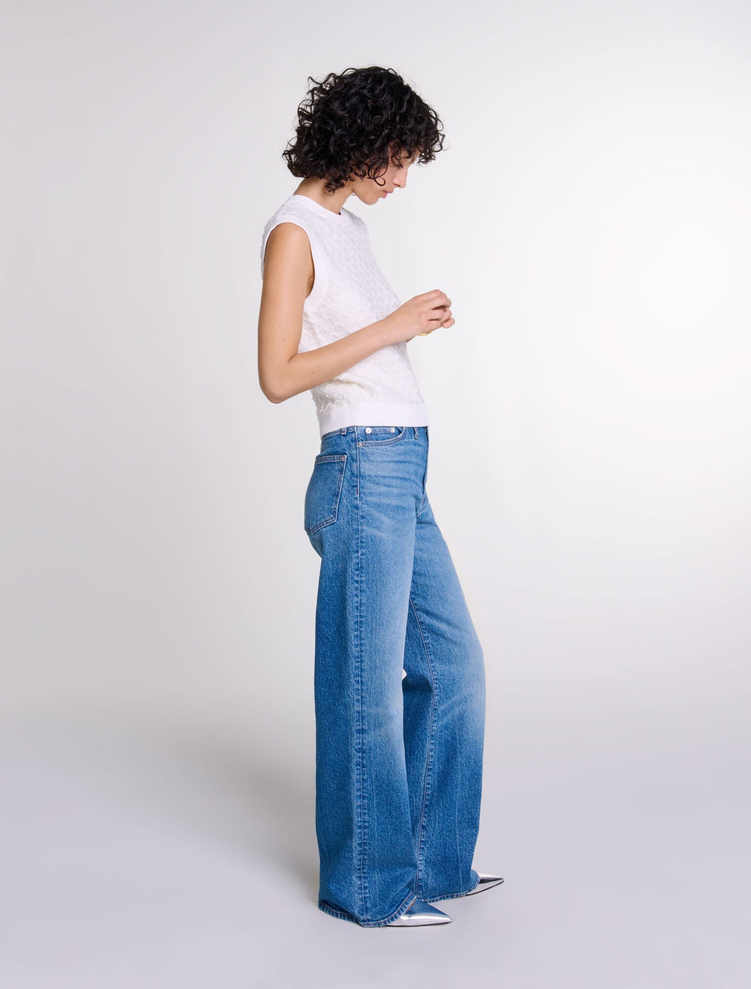 Ecru-Sleeveless knit jumper
