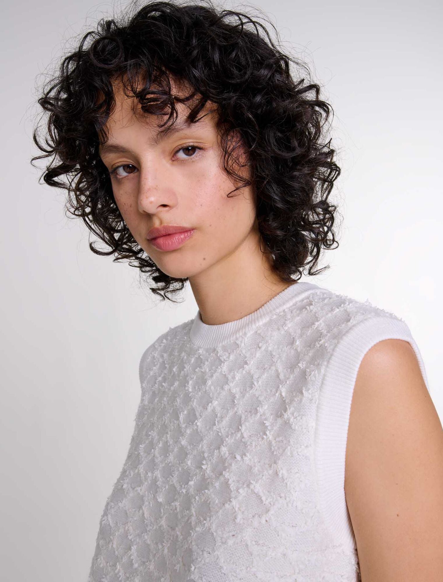 Ecru-Sleeveless knit jumper