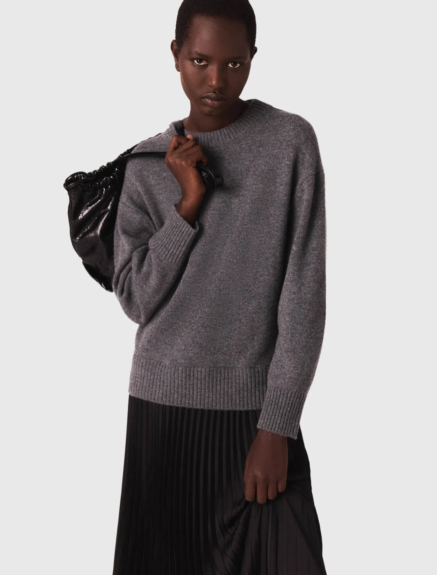 فستان ماكسي باللون الرمادي والأسود