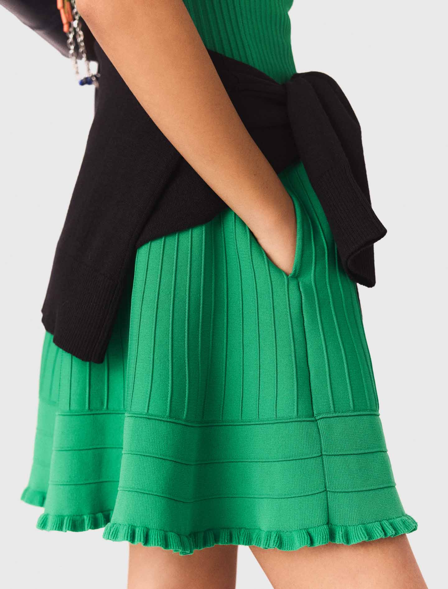 فستان محبوك بدون أكمام