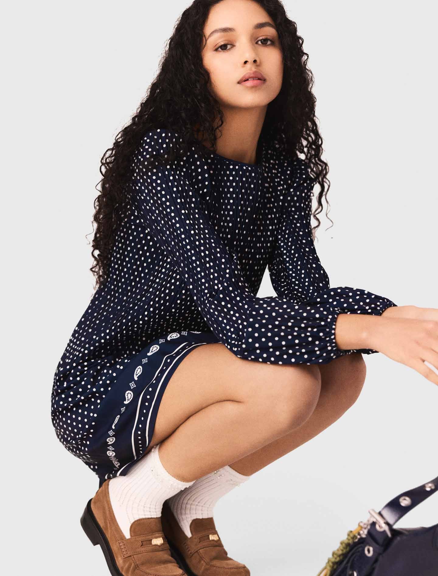 فستان منقط بثنيات