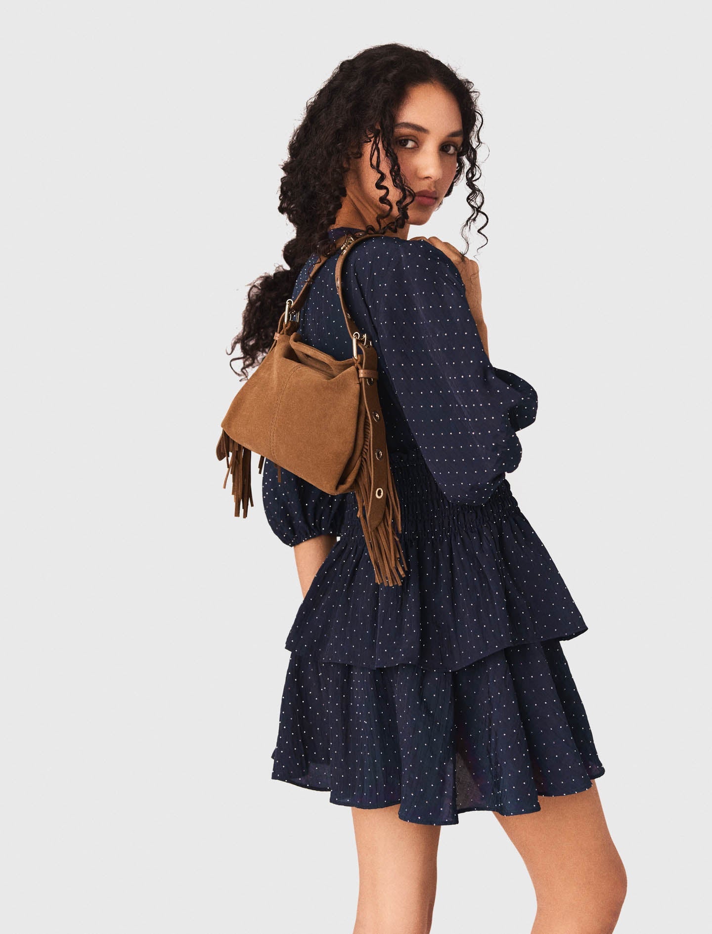 فستان قصير مزين بأحجار الراين