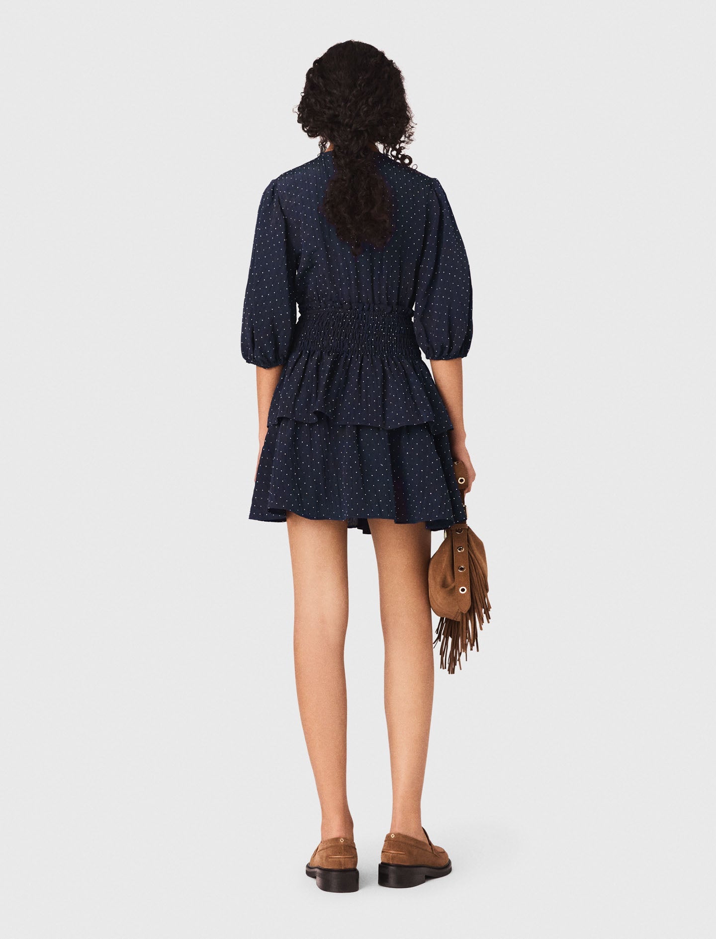 فستان قصير مزين بأحجار الراين