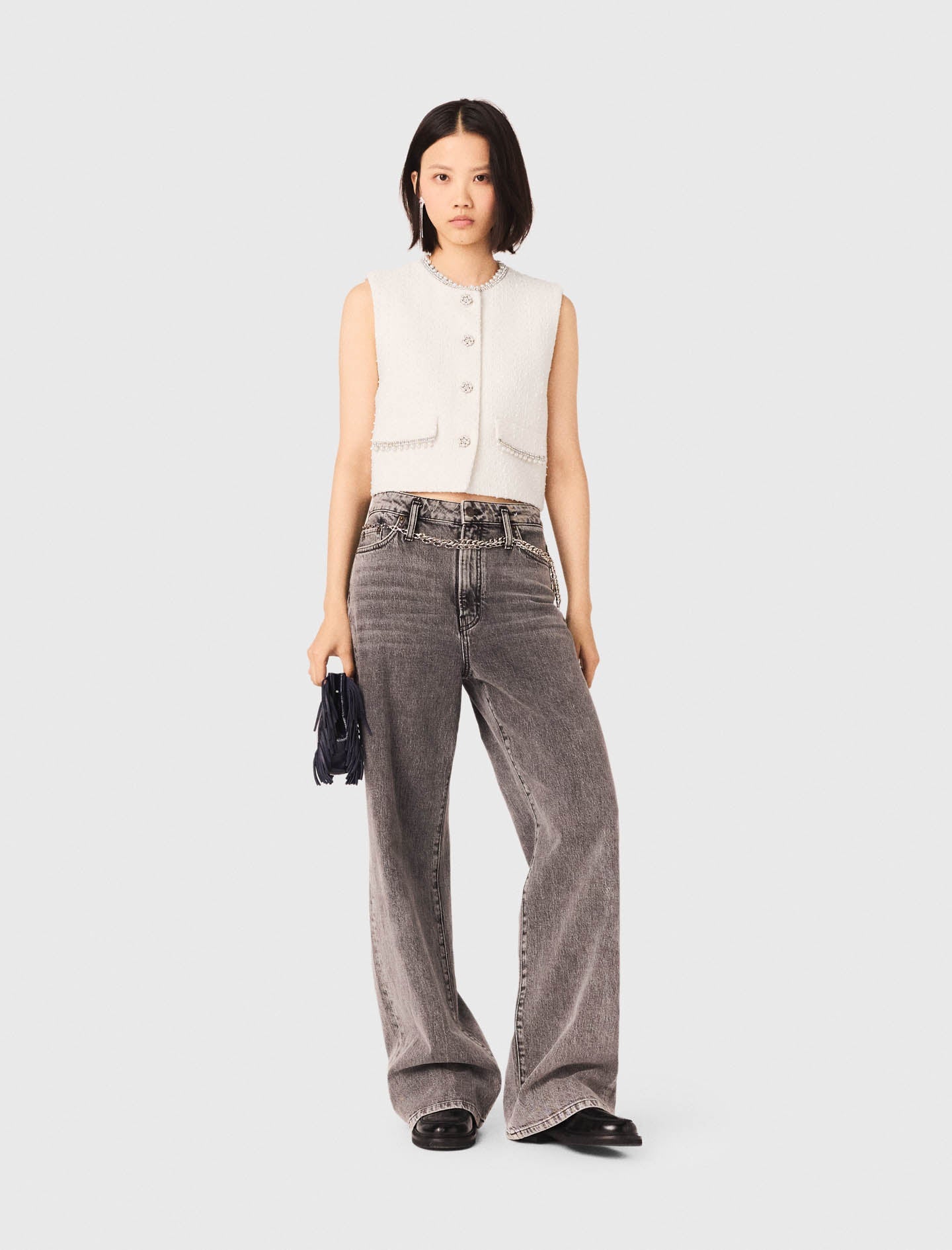 سترة تويد مزينة بالخرز باللون البيج