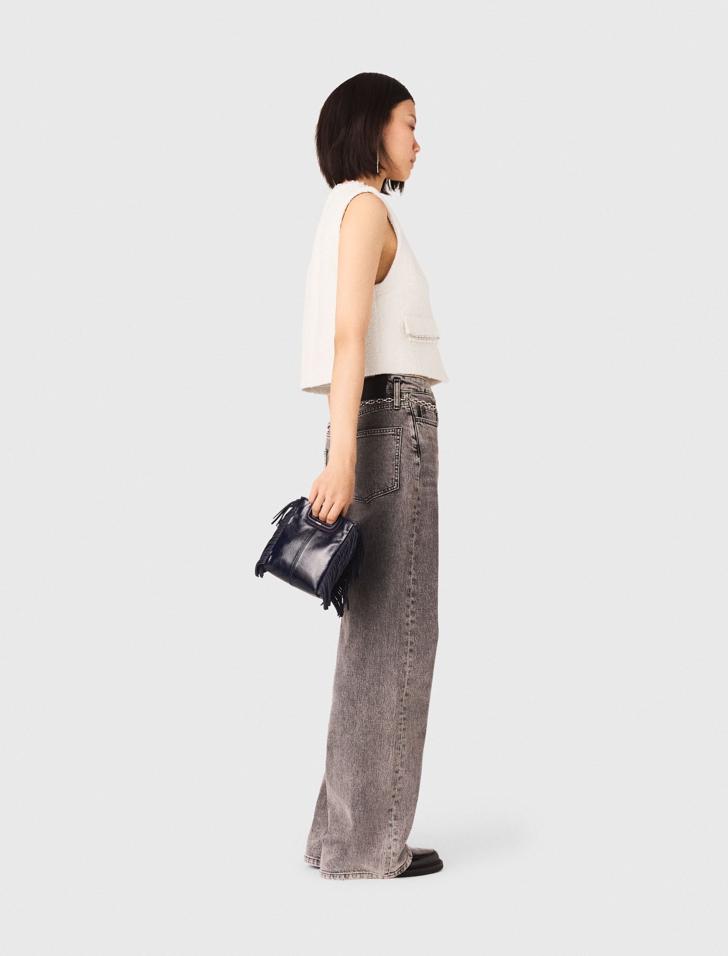 سترة تويد مزينة بالخرز باللون البيج