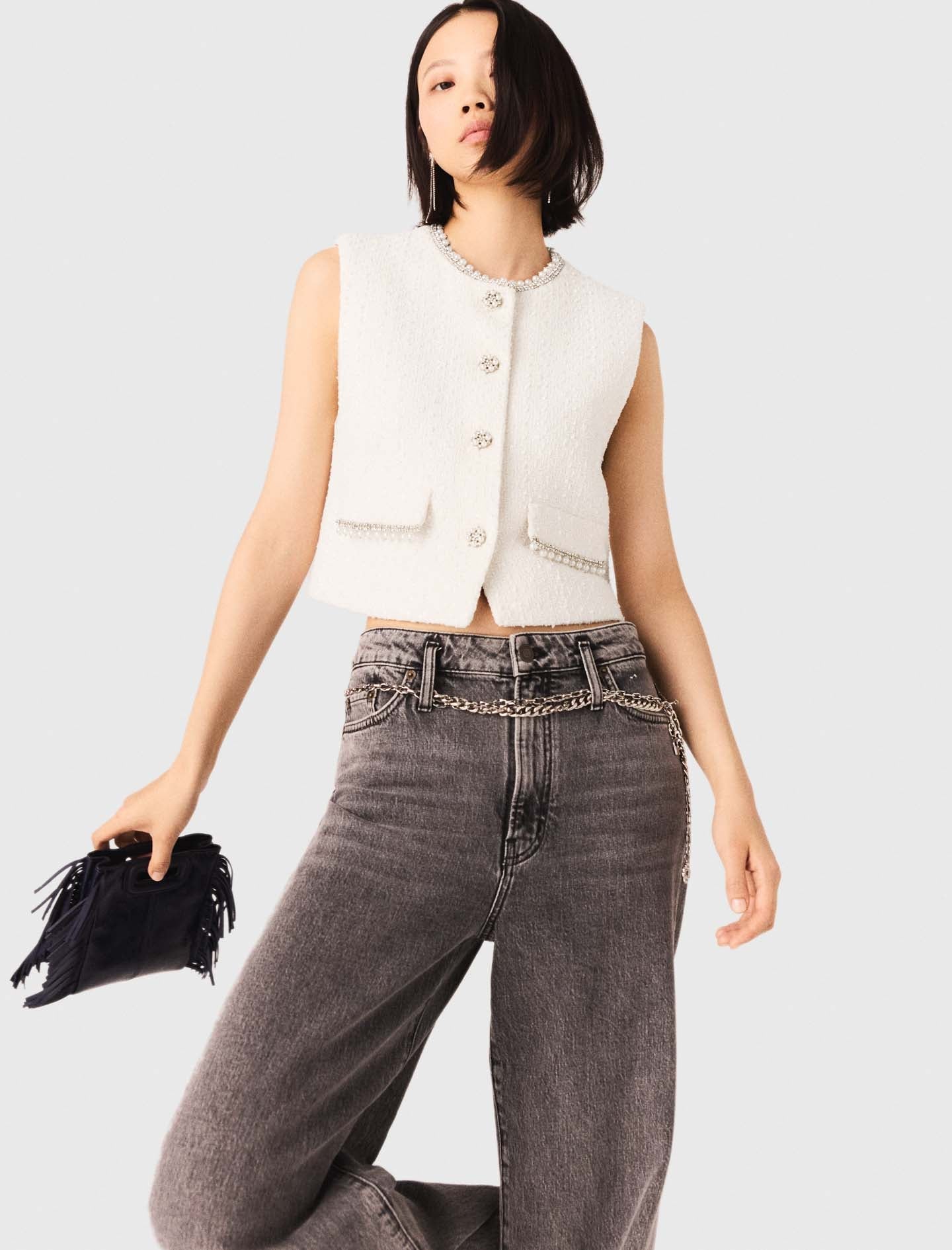 سترة تويد مزينة بالخرز باللون البيج