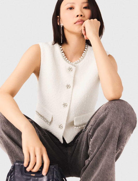 سترة تويد مزينة بالخرز باللون البيج