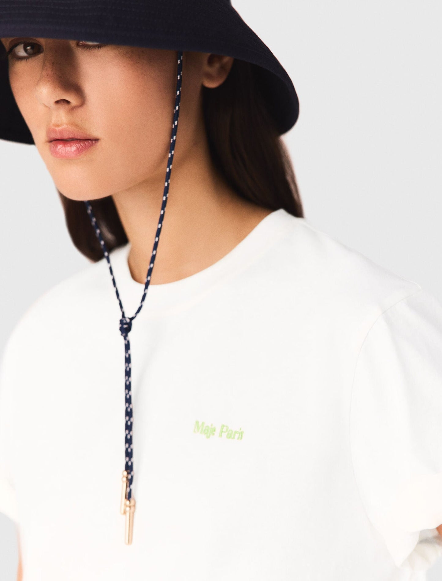 تيشيرت أبيض مطبوع